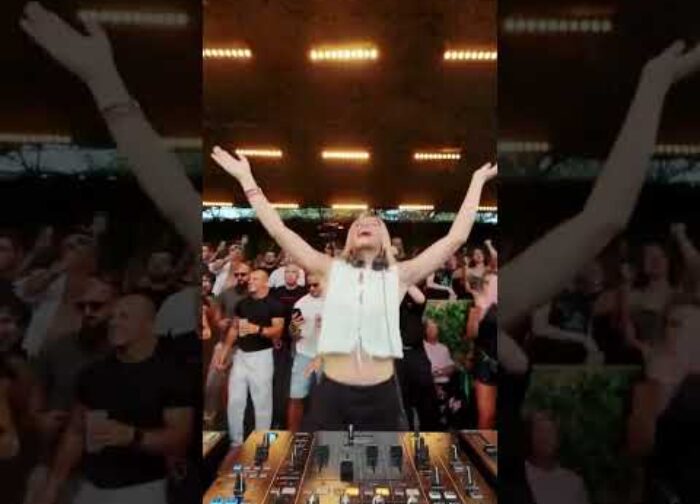 Brunch electrónico y tardeo: por qué triunfan las fiestas de día en Barcelona